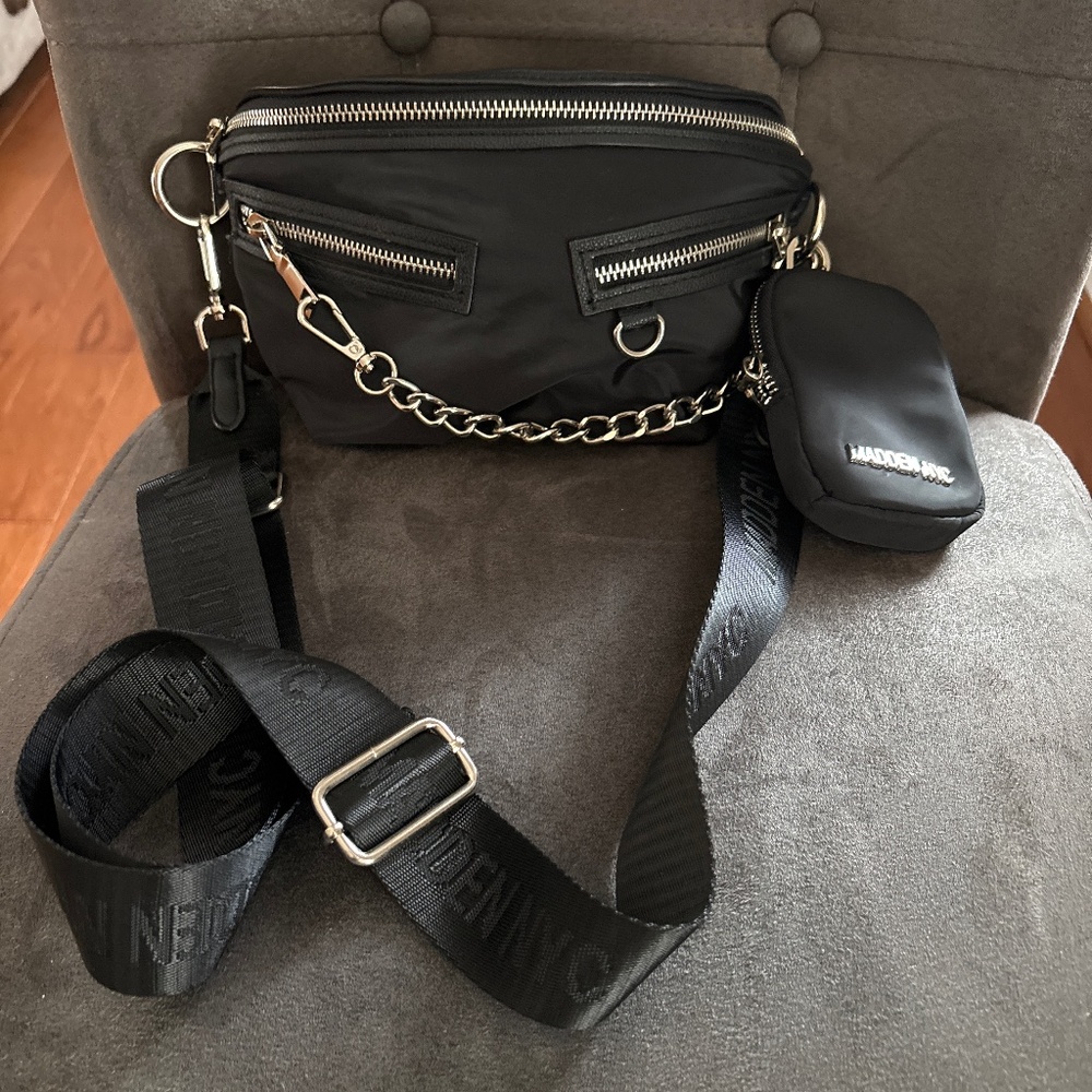 Steve Madden NYC Women’s Chain Black Fanny Pack Crossbody Shoulder Handbag JS2